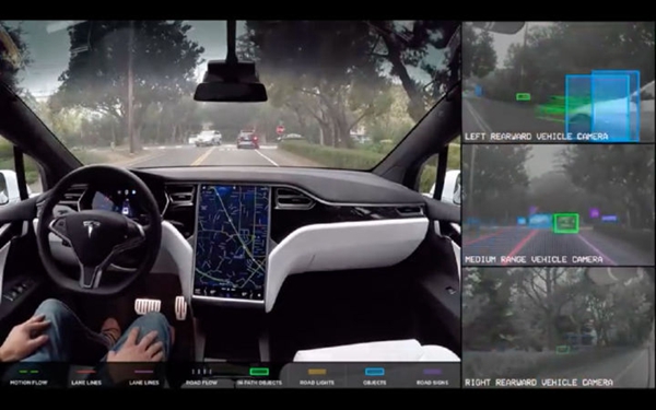 特斯拉無人車已經(jīng)量產(chǎn)，并投入使用了。